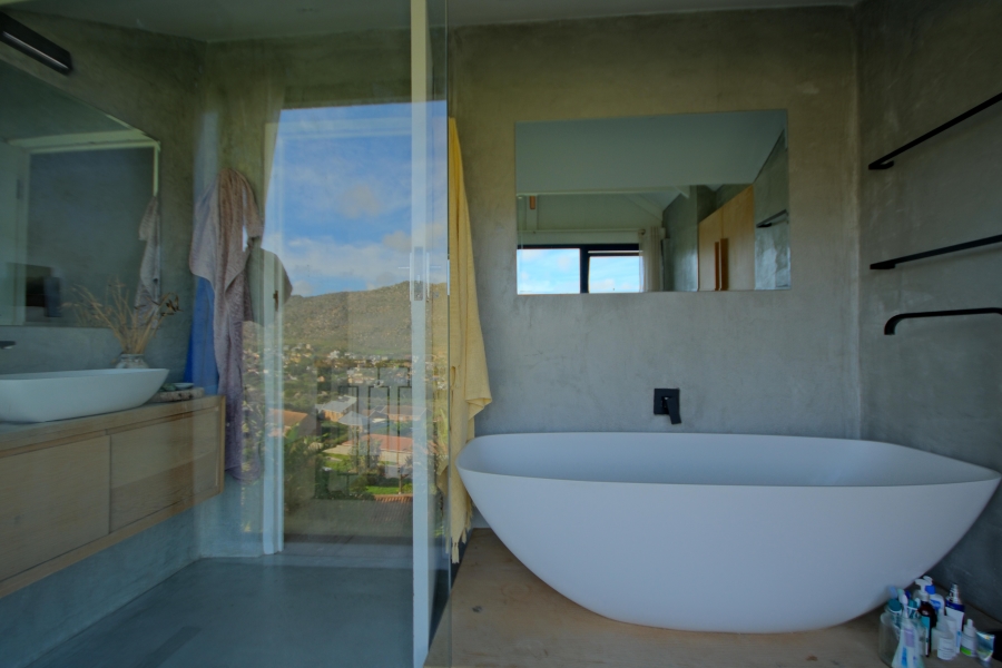 4 Bedroom Property for Sale in Glencairn Heights Western Cape